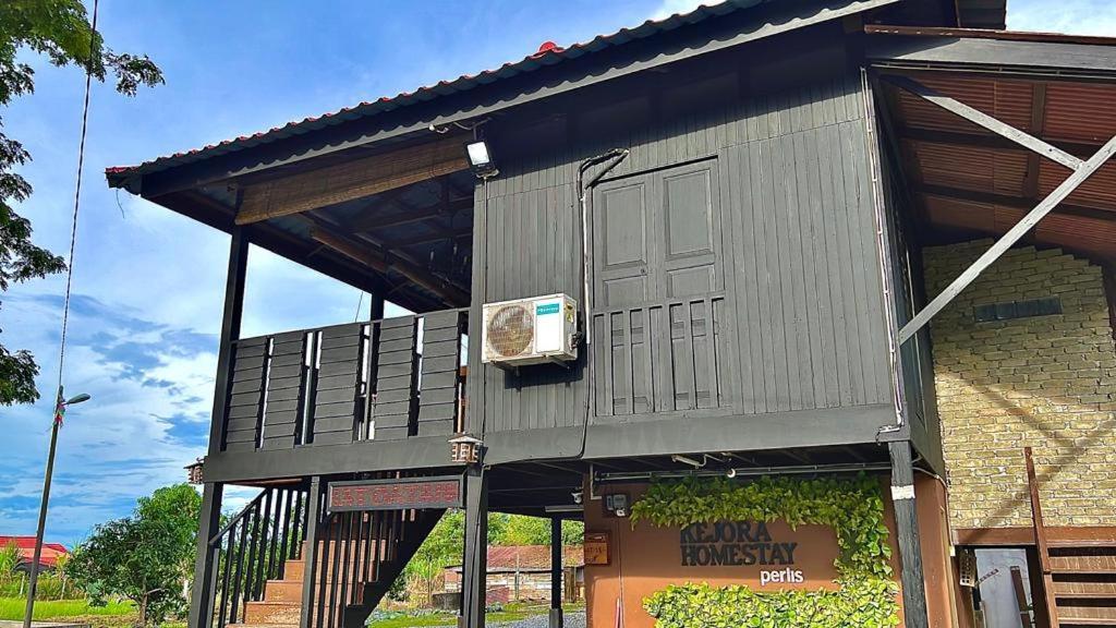Kejora Homestay Kangar Exterior photo